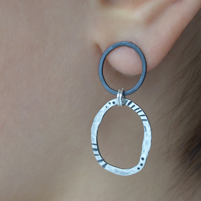 open circle mismatched earrings (1)